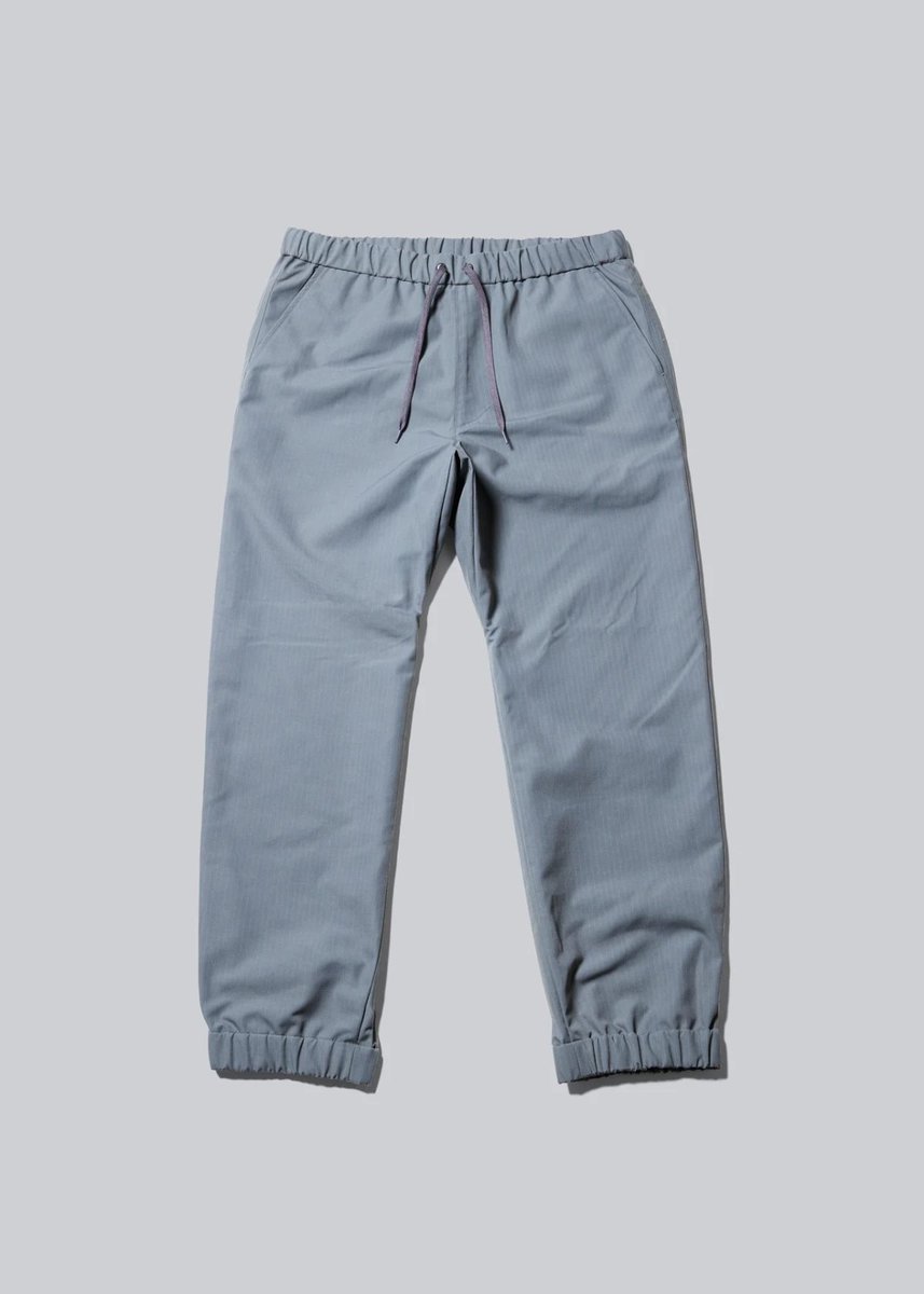 「DRYCOTTONY Heavy duty RIP-STOP JOGGER PANTS」￥24,000／ダークグレー