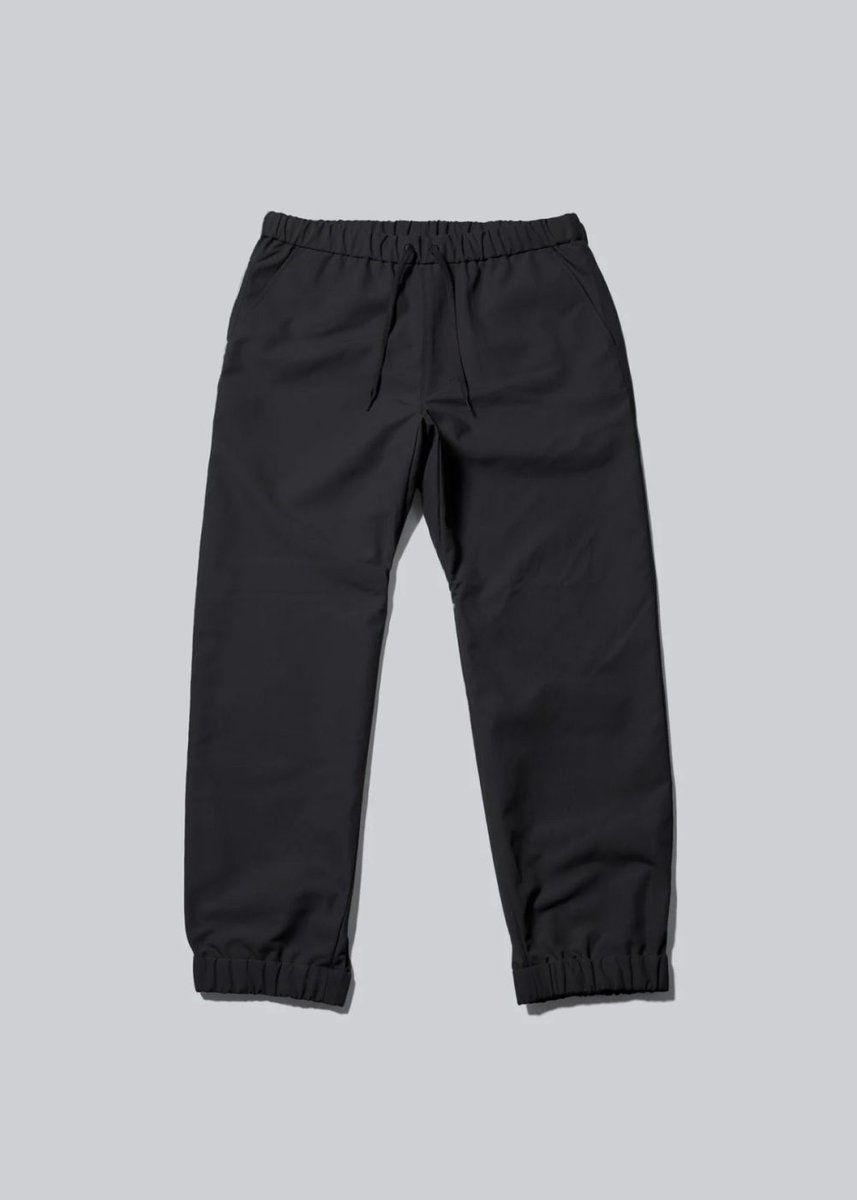 「DRYCOTTONY Heavy duty RIP-STOP JOGGER PANTS」￥24,000／ブラック