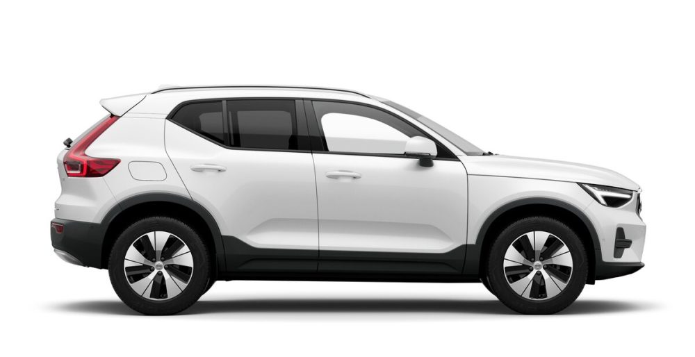 XC40 プラス B3をベースに「18インチ5スポークアルミホイール」や「ダークティンテッドガラス」などを特別装備