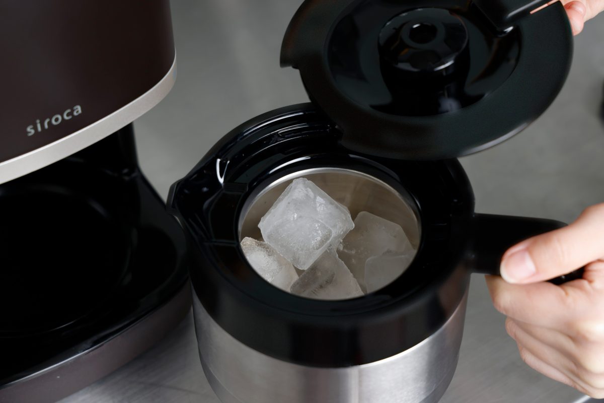 サーバーに氷を入れた状態で直接アイスコーヒーを抽出する「急冷式アイスコーヒー」も楽しめる