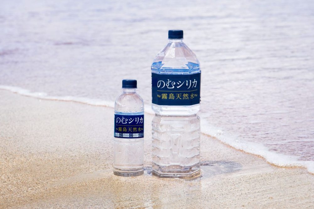 4,500円（500mL×24本入り）、5,750円（2L×9本入り）