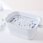 ISETO 折りたためるつけ置き洗いバケツ　　洗濯板は浸け置き洗いの際の落とし蓋としても使用可能。アイデア満載の便利アイテム