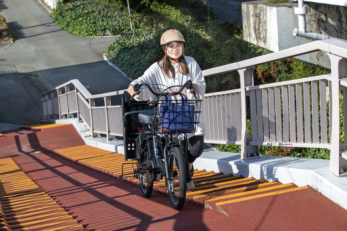 【歩道橋や駐輪場で便利！】パナソニックの子乗せ自転車「ギュット」の押し歩き機能が便利すぎた