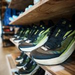 SALOMON RUNNING BASE TAKAOではサロモンのシューズやバックパックのレンタルも行ってる