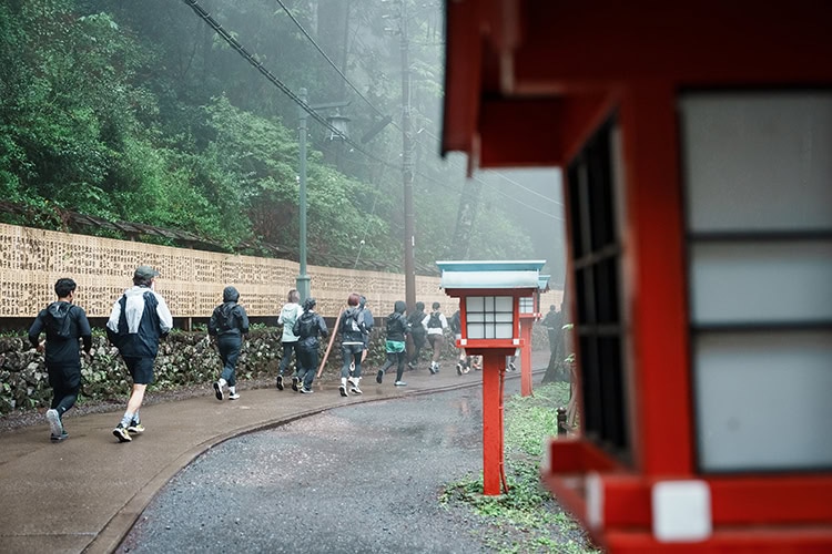 雨で滑りやすい路面を感じさせないほどの信頼感