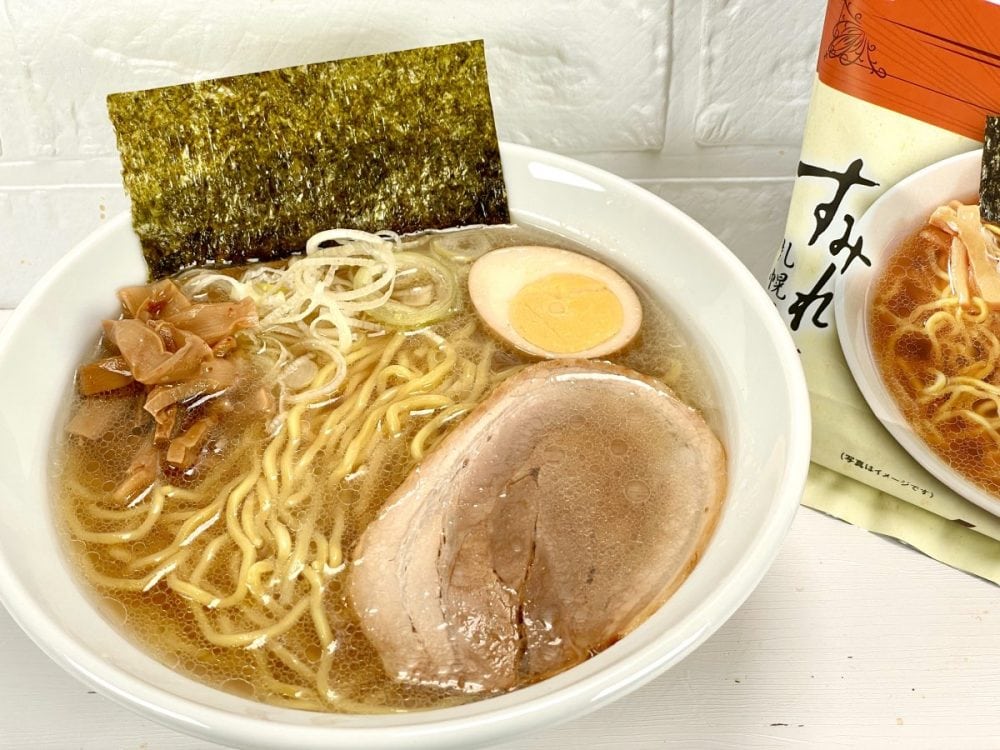 1.　すみれ　テールラーメン（西山製麺）麺のゆで時間はなんと7分！麺にしっかりとしたコシある太ちぢれ太麺の迫力は食べ応えバツグン