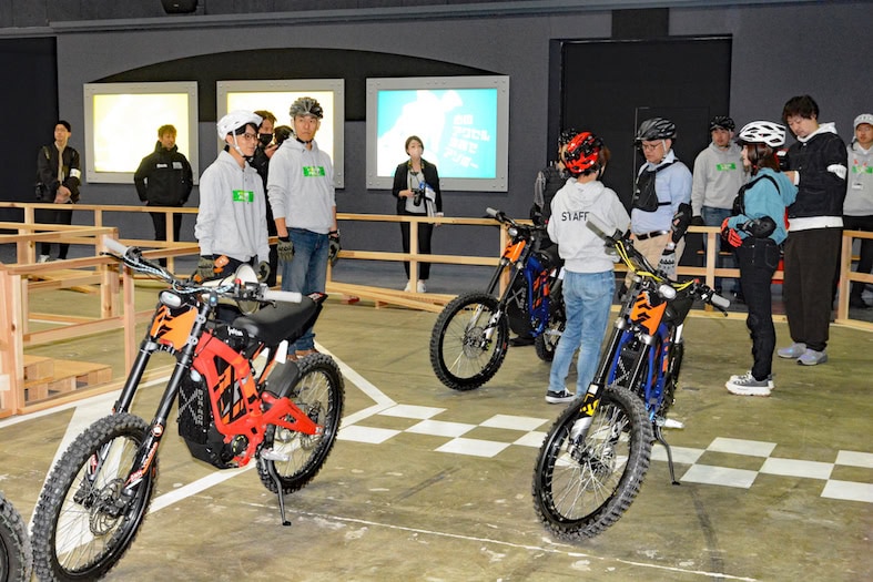 電動バイクを気軽かつ安全に体験できる数少ない施設となっている