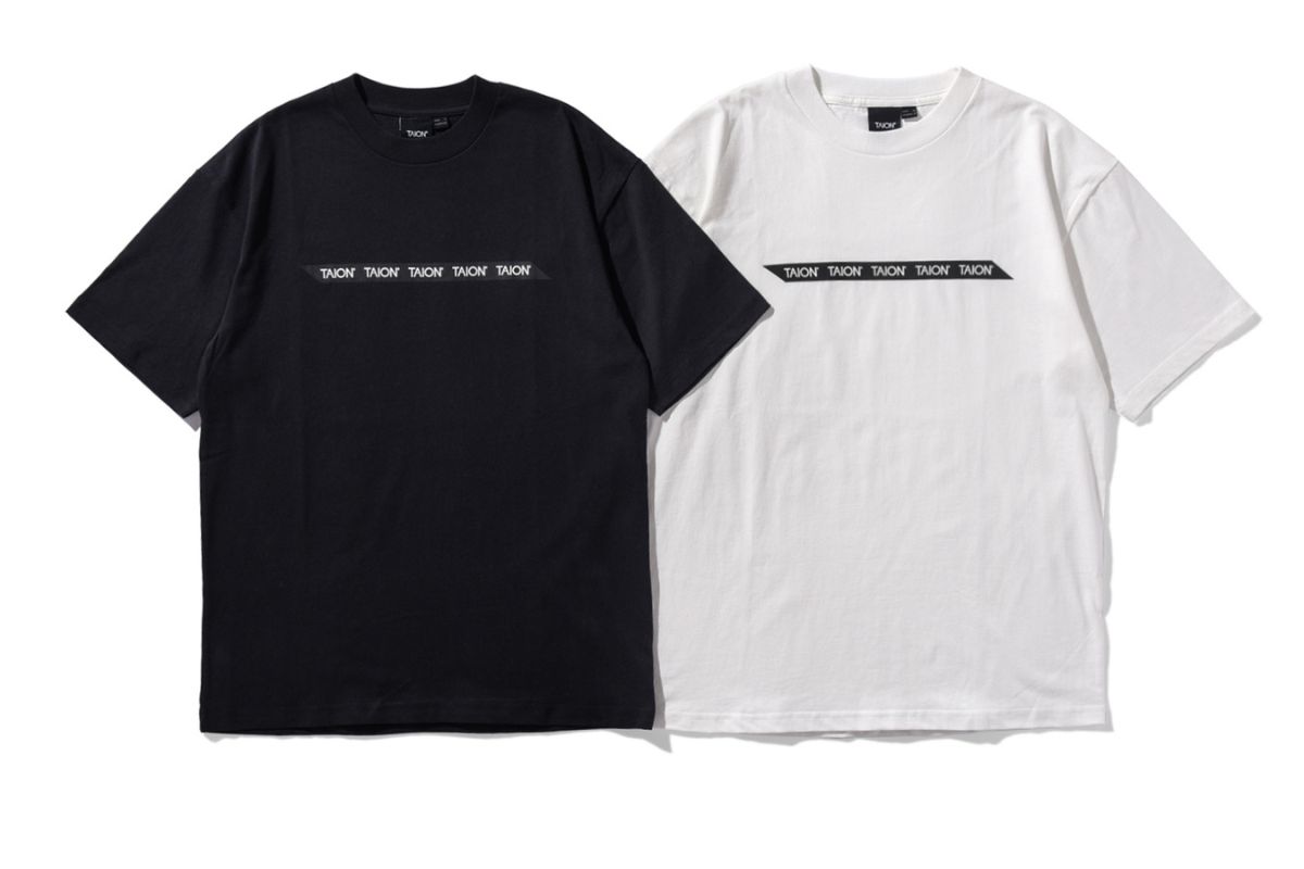 「ベーシック テープロゴストレージTシャツ」各￥3,960／2色展開（ブラック、ホワイト）