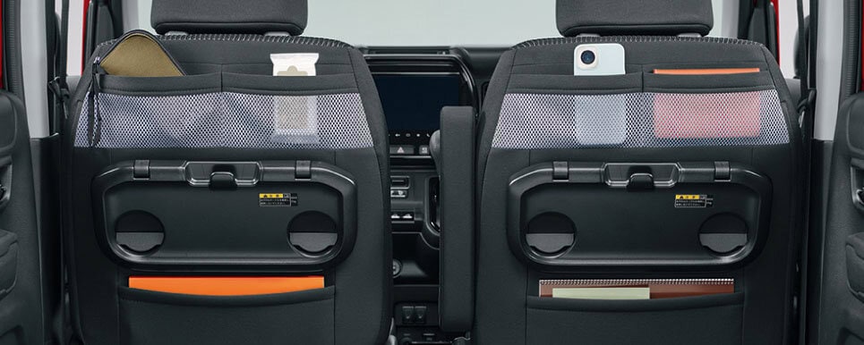 ハイブリッドX、ハイブリッドXターボに採用のシートバックアッパーポケットは運転席、助手席に設定