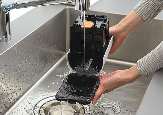 シャーク
エヴォパワーシステム ネオプラス LC351J　　フィルター＆ダストボックス部は水洗い可能。掃除機を常にキレイに保つことができる