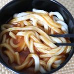 冷凍うどんに「ぶっかけトマト」をかけた