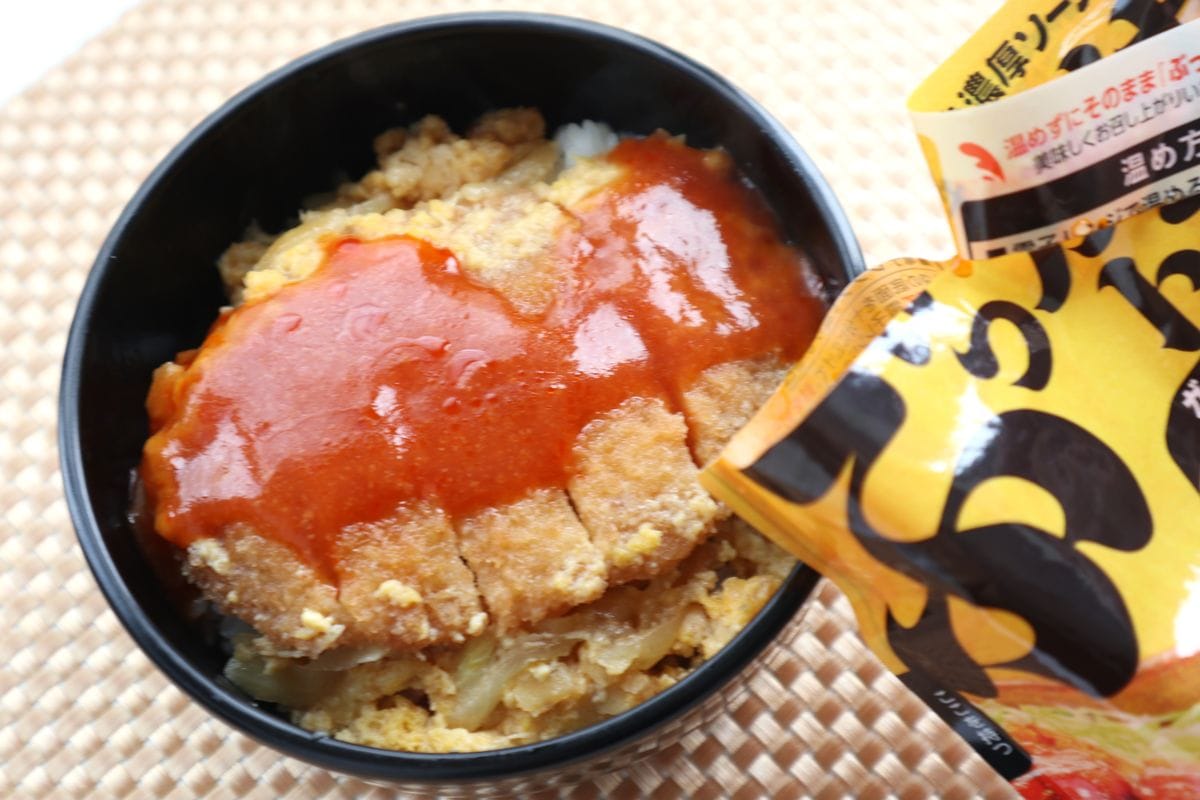 カツ丼に「ぶっかけトマト」をかけた