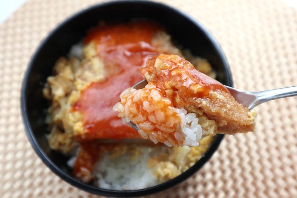 カツ丼に「ぶっかけトマト」をかけた