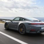 新型911カレラGTSクーぺは静止状態から100km/hまで3.0秒で加速。最高速度は312km/hに達する