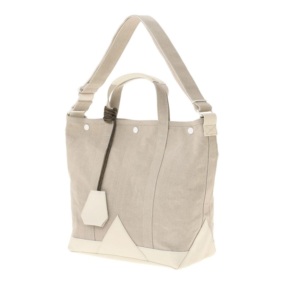 「2WAY TOTE BAG（M）」￥52,800／W325×H340×D155㎜