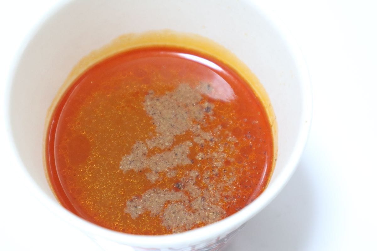 シビ辛スープに花椒末を入れたところ