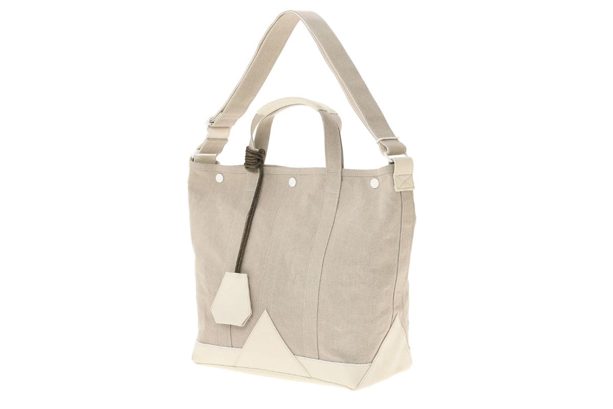 「2WAY TOTE BAG（M）」￥52,800／W325×H340×D155㎜