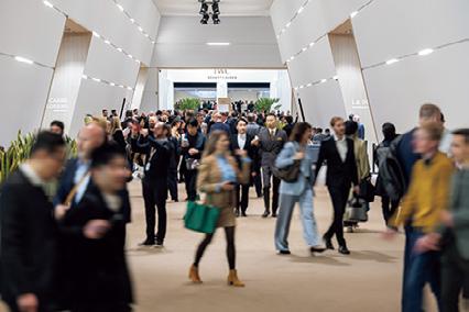 「ウォッチズ＆ワンダーズ ジュネーブとは？」 スイスのジュネーブで開催される時計展で、世界中の高級ブランドが最新作を展示。2024年は4月9日～4月15日に開催された。文字通り世界最大の時計見本市となっている
