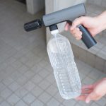 水栓も不要、ペットボトル装着またはホース装着の2通りの方法で洗浄が可能