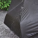 撥水加工を施し、雨の日でも安心して使える