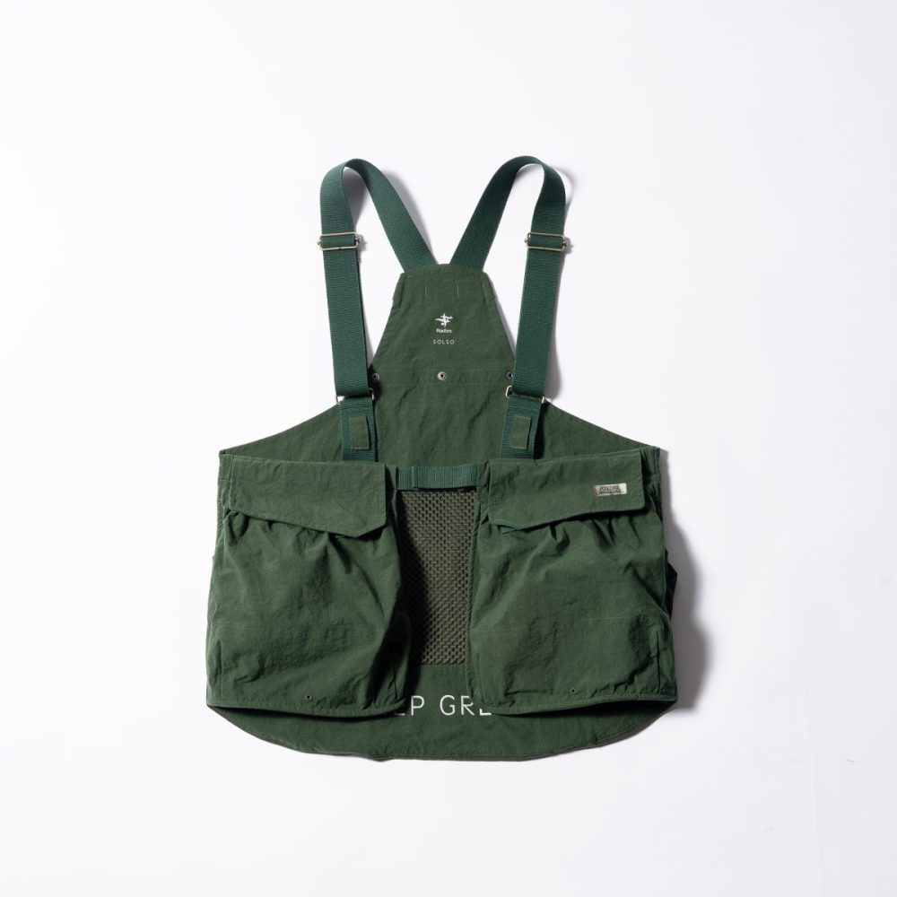 「Versatile Tackle Vest , KEEPGREENモデル」￥17,600／フォレストグリーン