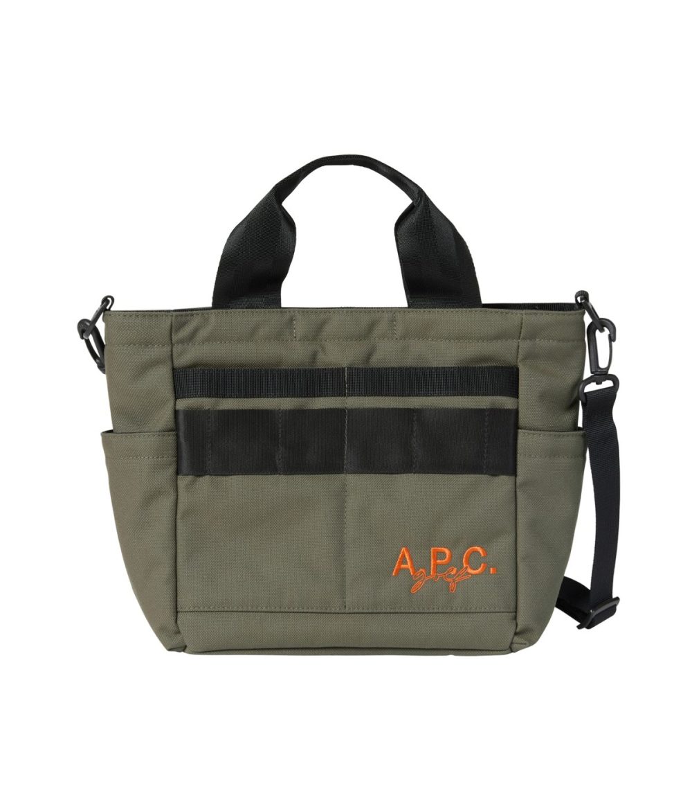 A.P.C. GOLF × BRIEFING GOLF「キャディーバッグ（CR-4）」￥118,800／2色展開（黒、カーキ）