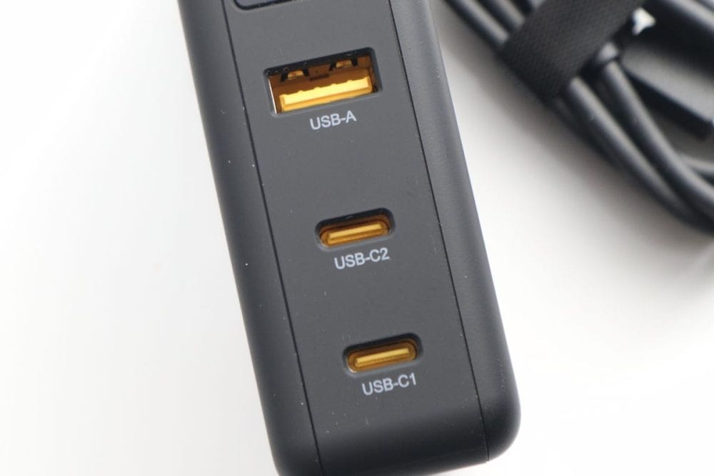 USB-A、USB-c2、USB-c1が使用できる