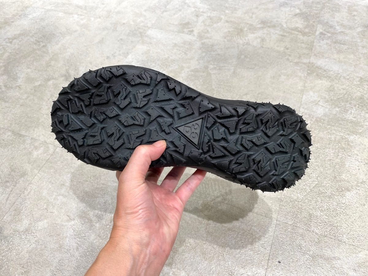 ナイキ ACG マウンテン フライ 2 LOW