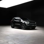 ボルボ XC40 リチャージが車名を「EX40」に変更。特別仕様車「EX40 ウルトラ シングルモーター ブラックエディション」も設定された