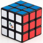 2×2、3×3、4×4の3種のルービックキューブが入ったデラックスセットもある。6面完成攻略書付きなので、再挑戦したい人にもおすすめ。￥7,920 ©2024. TM & © Spin Master Toys UK Limited, used under license.