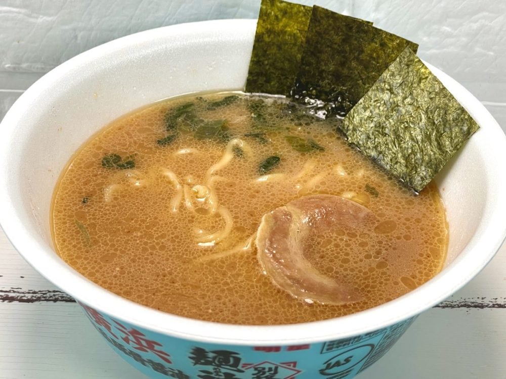 明星食品 「別格麺神 横浜家系豚骨醤油」5分でこのクオリティをいただけるのはすごいことです