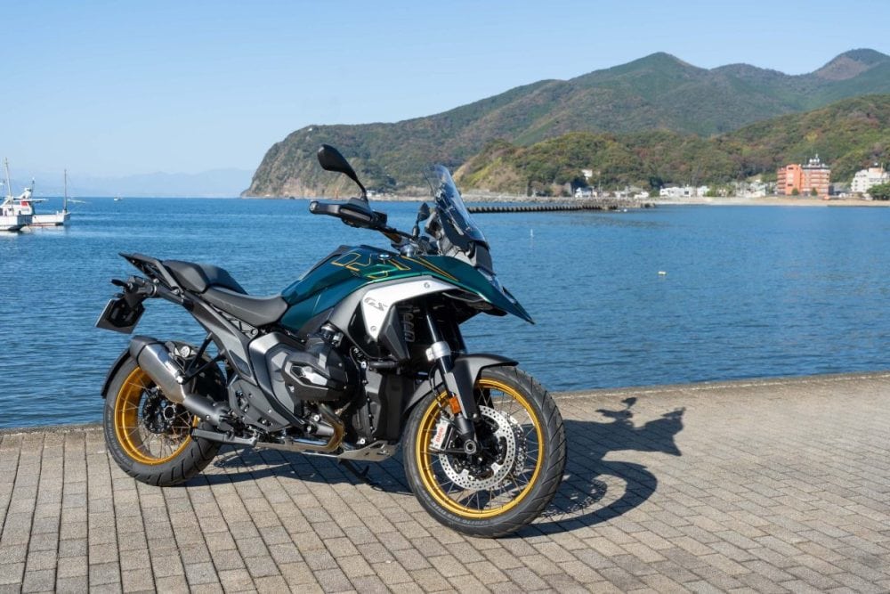 ゴツさが抑えられてスマートなスタイルとなったR1300GS