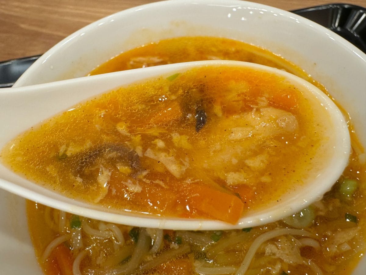 台湾風鶏サンラータン麺