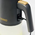 CRUZARD 電動フォームガン　「付属のUSBコードを使って約3時間でフル充電。乾電池を使わないので安上がり」