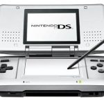 【2004年】2つの液晶画面を搭載し世界的に大ヒット！「ニンテンドーDS」