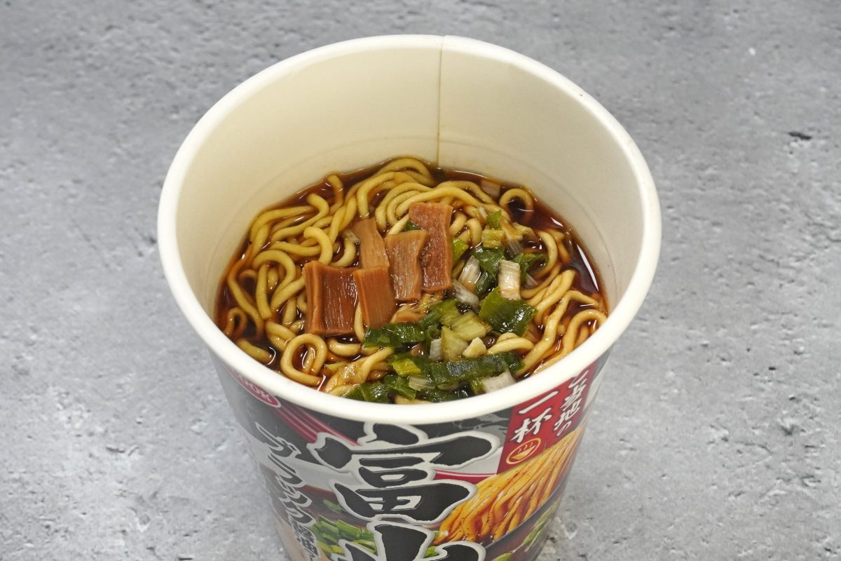 エースコック「ご当地の一杯 富山 ブラック醤油ラーメン」
