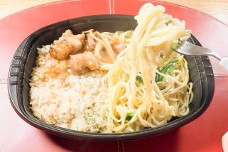 「わんぱくすぎるイオンのトップバリュ商品」パスタとライスが一皿になった冷凍食品がカフェ飯レベルでウマい!? “腹ペコさん歓喜のガッツリ冷食”を正直レポート