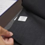 「VITALE BARBERIS CANONICO」のグレーのスーパー110’sウール生地を選択