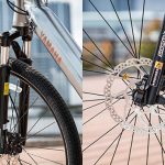 「CROSSCORE RC」と同じ「SR SUNTOUR NEX-E25C」のフロントサスペンションフォークと油圧式のディスクブレーキ「SHIMANO BR-MT200」を装備