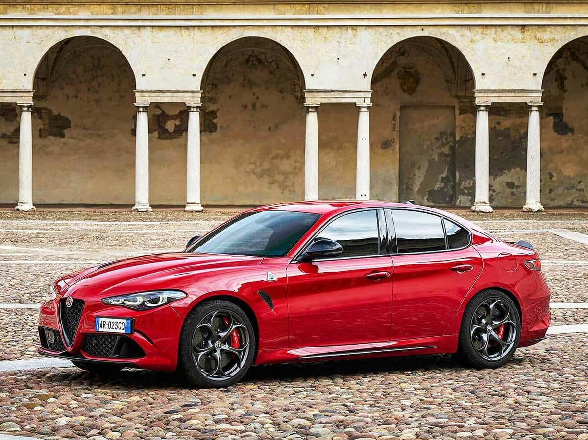giulia-quadrifoglio01.jpg