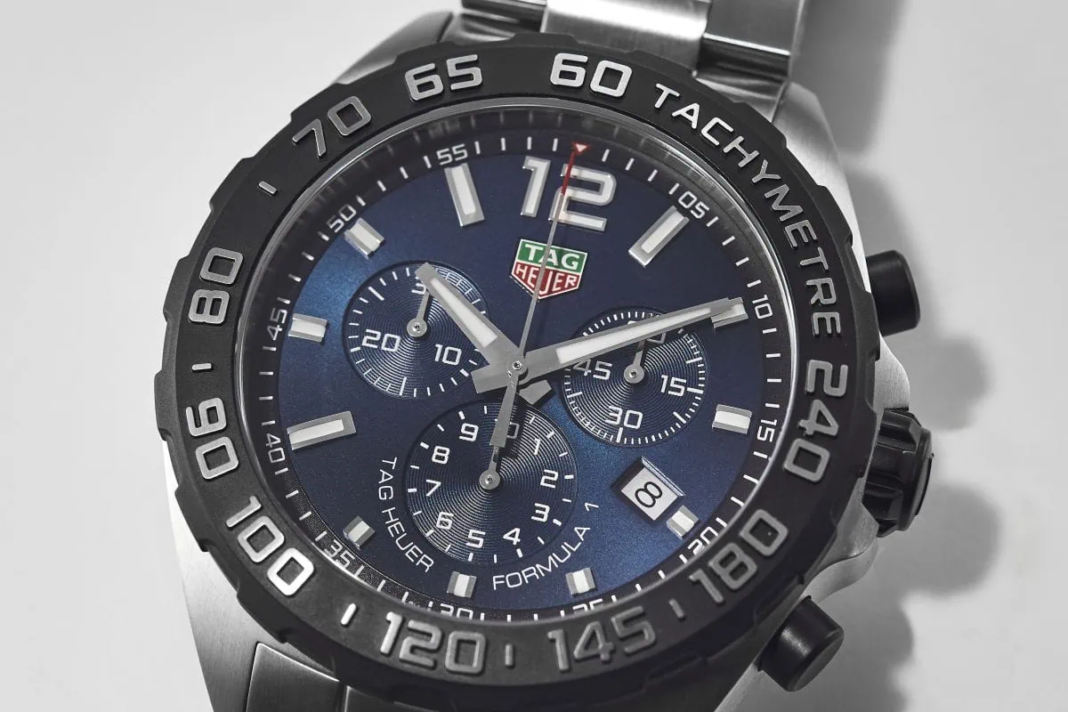 1.【TAG HEUER】 車好きなら見逃せない1本！