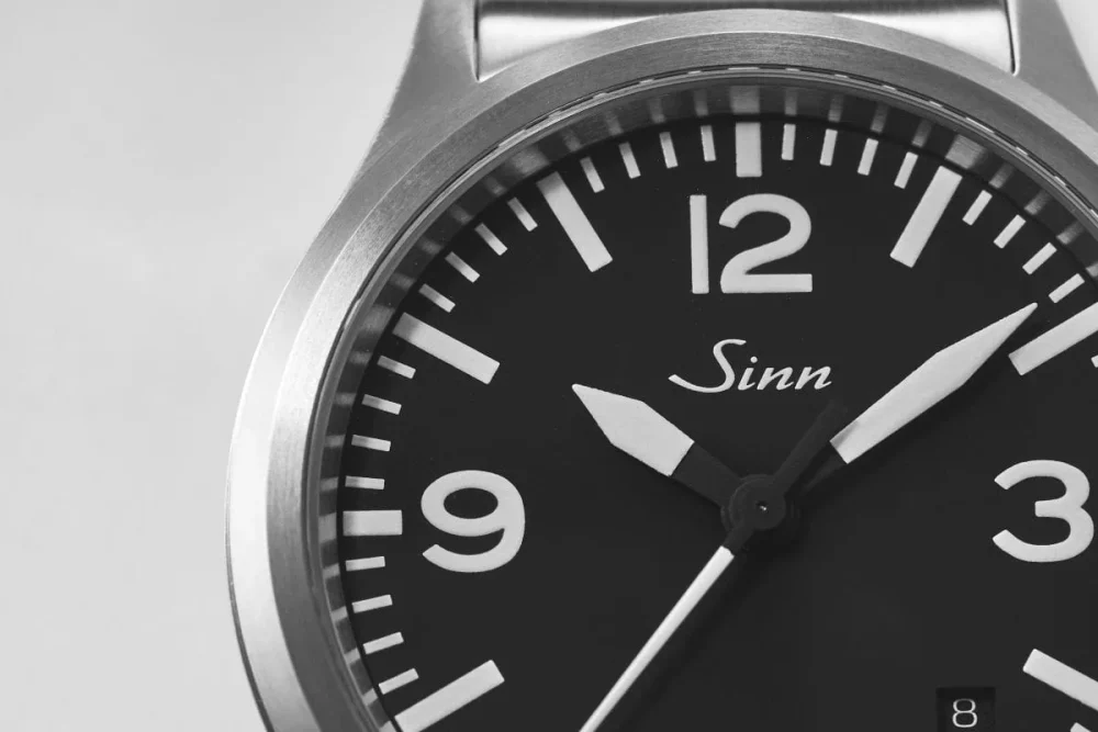 3.【Sinn】 実用性を兼ね備えたミリタリーウォッチ