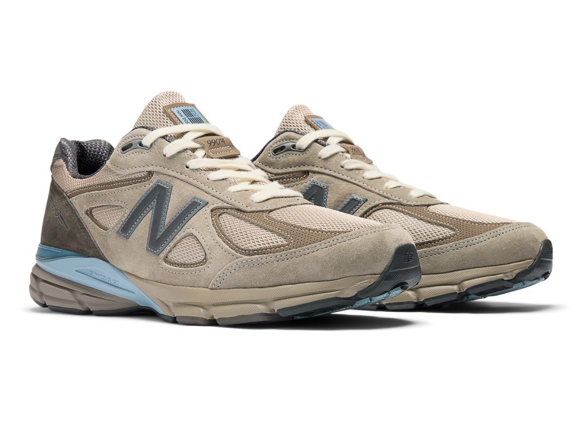 ニューバランス「AURALEE × New Balance MADE in USA 990v4」￥44,000／トープ