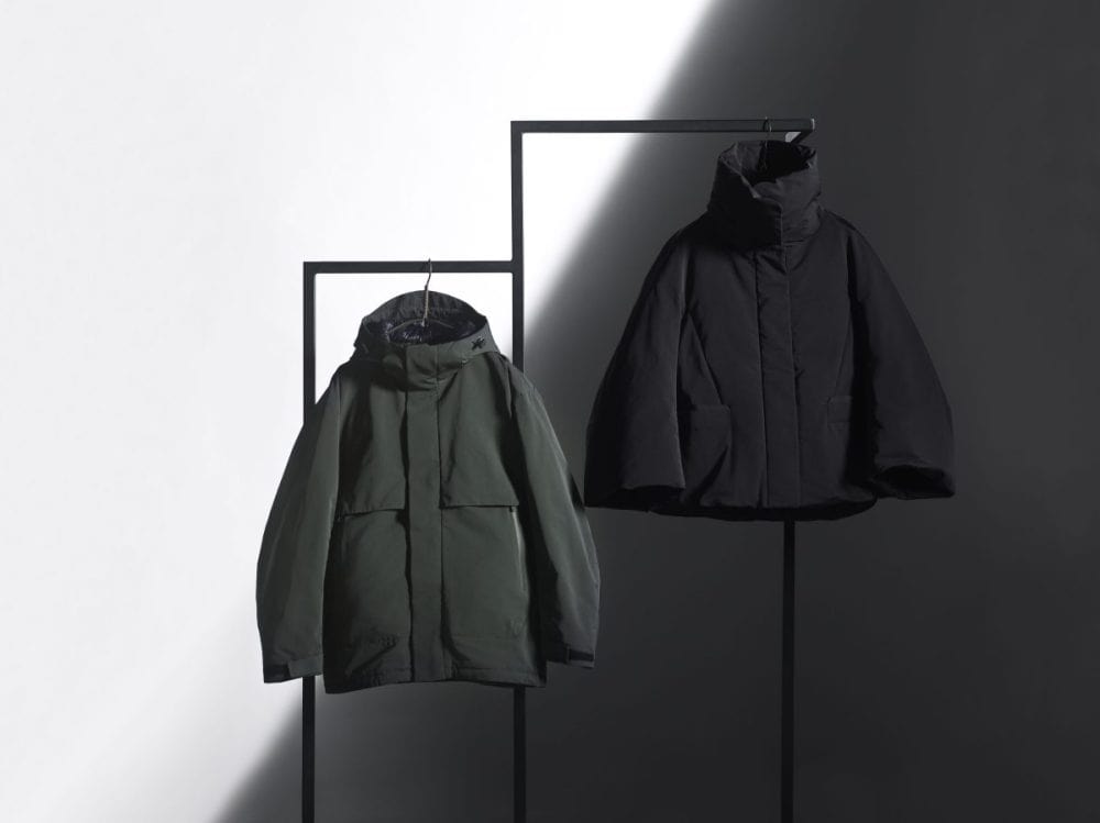 左）ハイブリッドダウンオーバーサイズパーカ（MEN） ￥17,900
右）ハイブリッドダウンジャケット（WOMEN） ￥14,900
