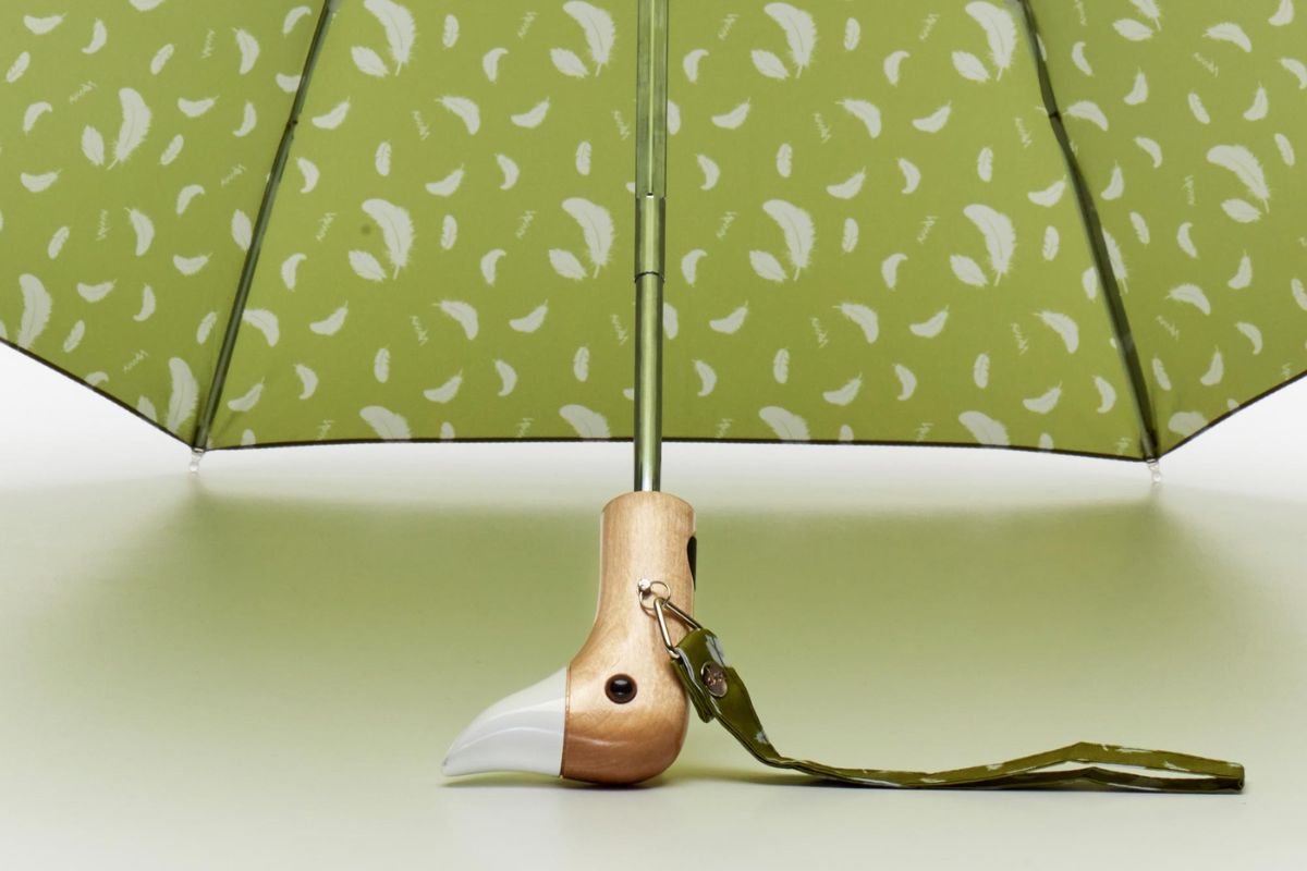 雨の日が待ち遠しくなる…話題作」ナンガが英国傘ブランドのオリジナル