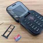 「i17 MINI」はナノSIMカードを２枚、MicroSDカードを１枚装填できます