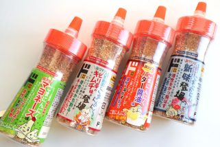 「ドンキの人気すぎる商品がさらに…」万能ふりかけ“ごまにんにく”の新商品4種を食べ比べ！相性抜群の料理を考えてみた