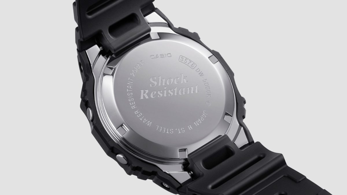 「Shock Resistant」を刻印したスクリューバック