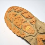 アウトソールにはトレイル対応のVibram® Megagripラバーを採用。水・雪・氷など様々な悪路に対応しており、走ることも可能