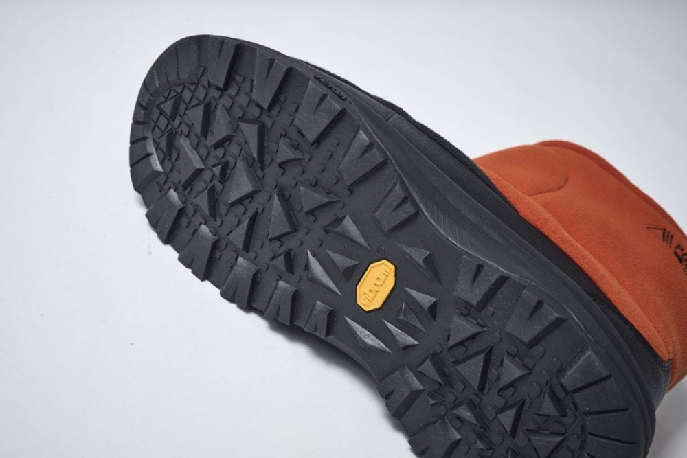 アウトソールの「Vibram ICE TREK」は、低温によるラバー材の硬化を抑えることで優れたグリップ力を発揮